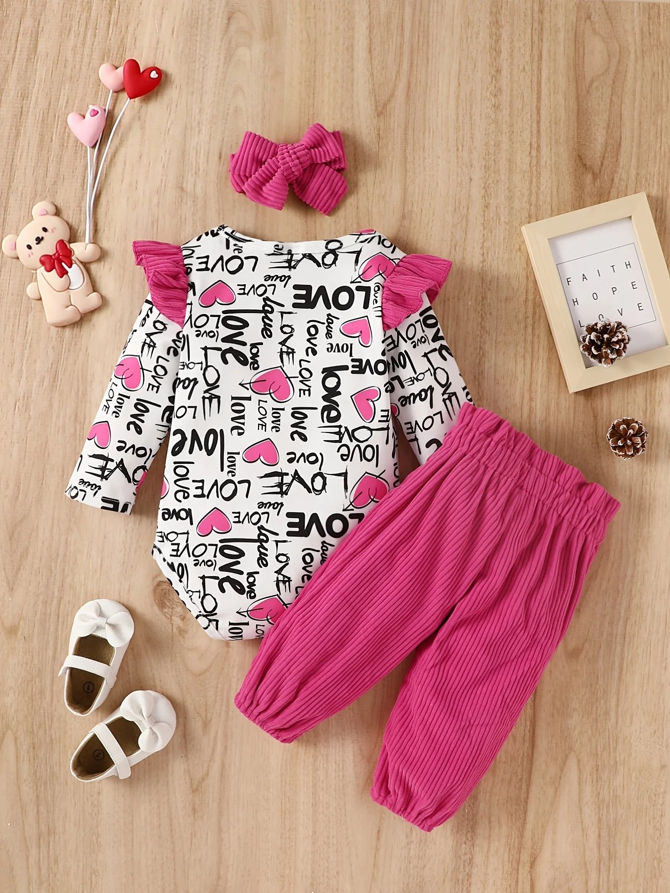 Valentine's Day baby girl's letter-print top, ribbed solid-color pants, paired with a bow, elastic and comfortable.