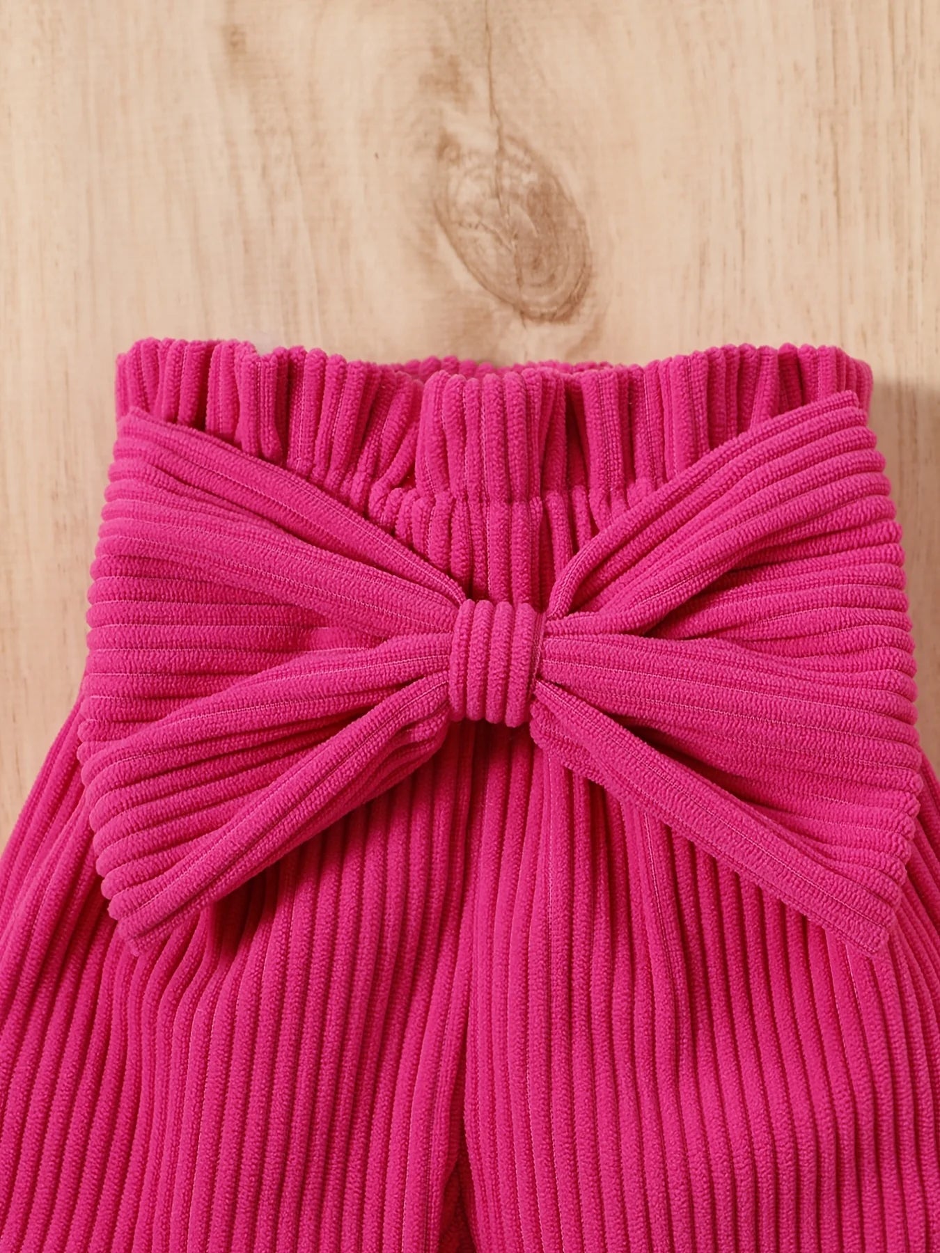 Valentine's Day baby girl's letter-print top, ribbed solid-color pants, paired with a bow, elastic and comfortable.