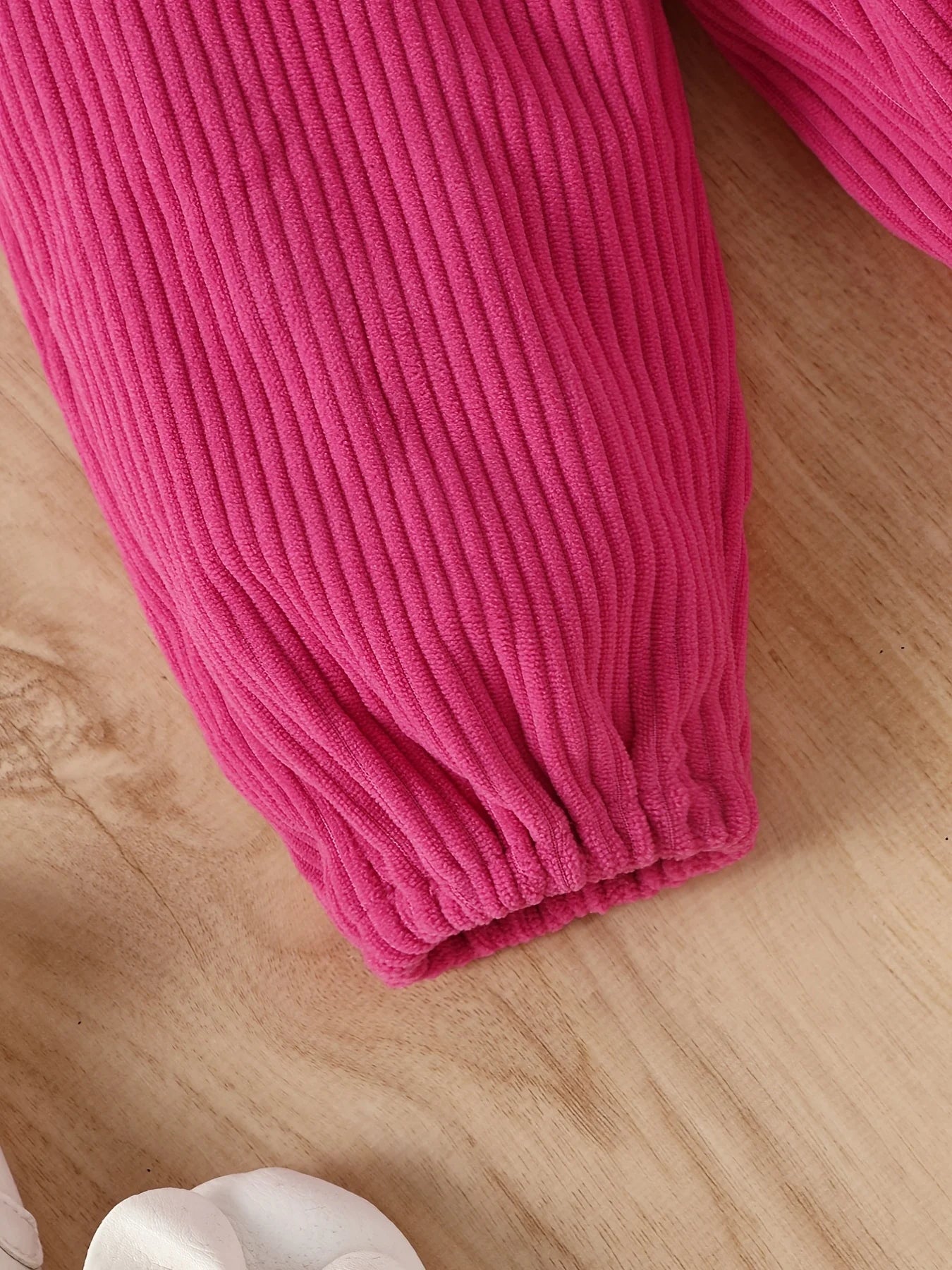 Valentine's Day baby girl's letter-print top, ribbed solid-color pants, paired with a bow, elastic and comfortable.
