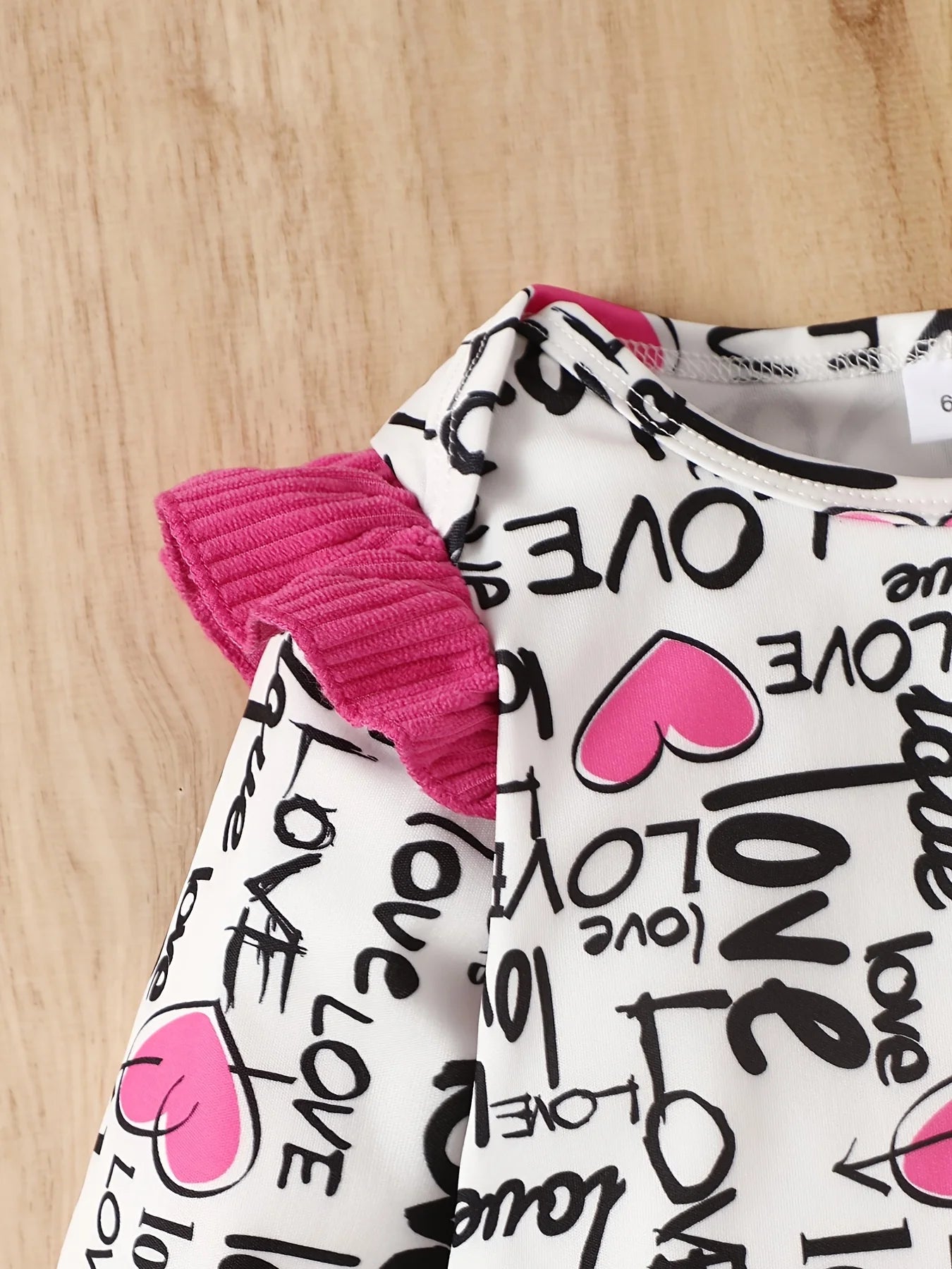Valentine's Day baby girl's letter-print top, ribbed solid-color pants, paired with a bow, elastic and comfortable.
